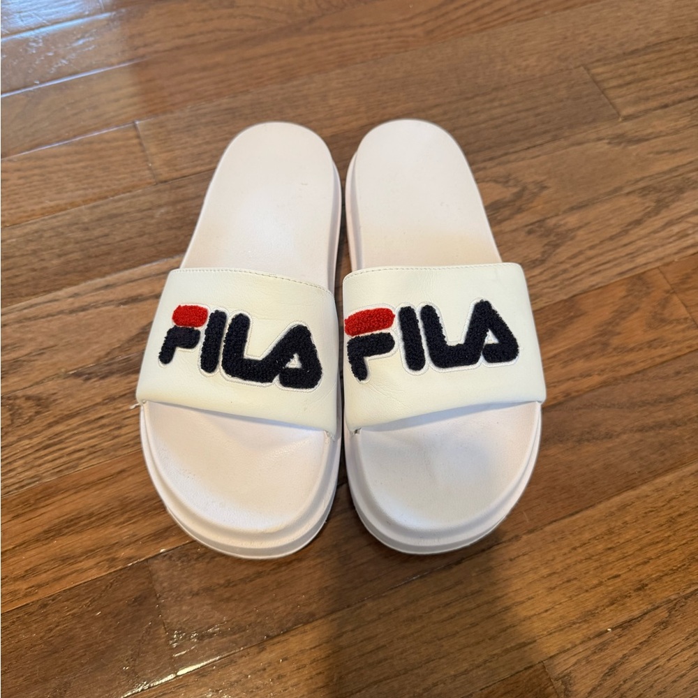 NWOT Brand New Fila Slides
